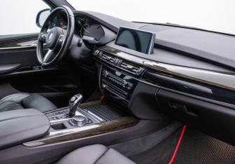 Подержанный автомобиль BMW X5 2016 года (10 фото)