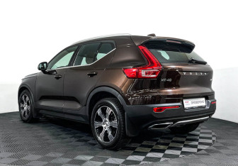 Подержанный автомобиль Volvo XC40 2019 года (7 фото)