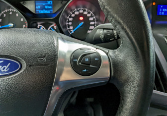 Подержанный автомобиль Ford Focus Sedan 2012 года (27 фото)