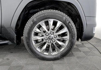 Подержанный автомобиль Toyota Land Cruiser Suv 2021 года (18 фото)