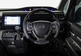 Подержанный автомобиль Honda Stepwgn 2021 года (11 фото)