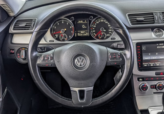Подержанный автомобиль Volkswagen Passat Sedan 2012 года (22 фото)
