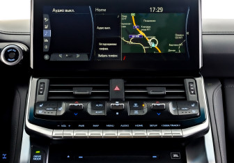 Подержанный автомобиль Toyota Land Cruiser Suv 2022 года (15 фото)