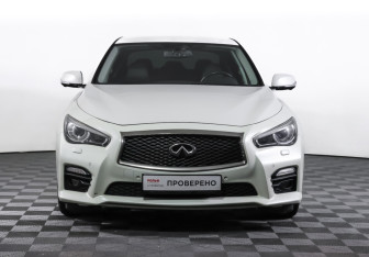 Подержанный автомобиль Infiniti Q50 2016 года (2 фото)