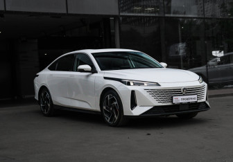Подержанный автомобиль Changan Lamore 2024 года (3 фото)