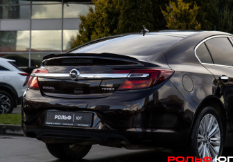 Подержанный автомобиль Opel Insignia Liftback 2014 года (17 фото)