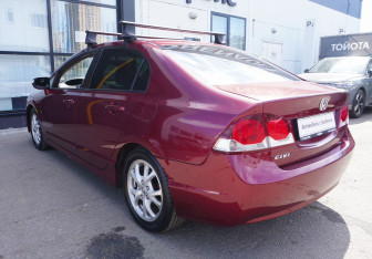 Подержанный автомобиль Honda Civic Sedan 2011 года (7 фото)
