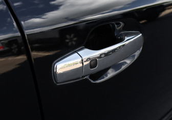 Подержанный автомобиль Toyota Land Cruiser Suv 2013 года (15 фото)