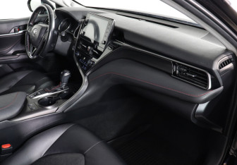 Подержанный автомобиль Toyota Camry Sedan 2021 года (10 фото)