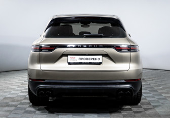 Подержанный автомобиль Porsche Cayenne 2018 года (6 фото)
