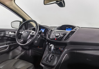 Подержанный автомобиль Ford Kuga 2014 года (7 фото)