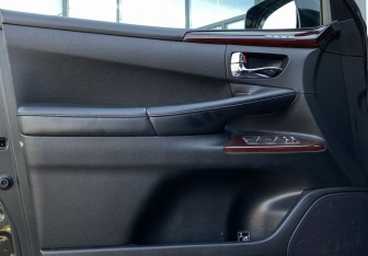 Подержанный автомобиль Lexus LX 2014 года (12 фото)