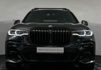 Подержанный автомобиль BMW X7 2020 года (32 фото)