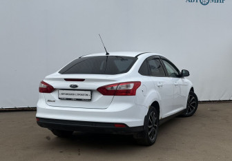 Подержанный автомобиль Ford Focus Sedan 2012 года (5 фото)
