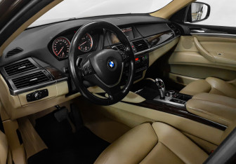 Подержанный автомобиль BMW X6 2014 года (7 фото)