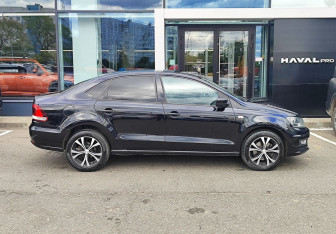 Подержанный автомобиль Volkswagen Polo Sedan 2018 года (4 фото)