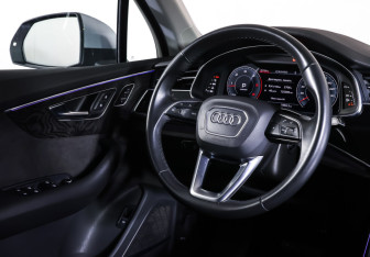 Подержанный автомобиль Audi Q7 2021 года (13 фото)