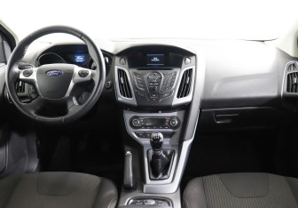 Подержанный автомобиль Ford Focus Sedan 2013 года (8 фото)