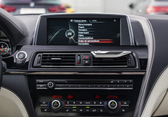 Подержанный автомобиль BMW M6 Sedan 2013 года (23 фото)