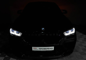 Подержанный автомобиль BMW X6 M 2020 года (21 фото)