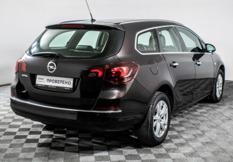 Подержанный автомобиль Opel Astra Wagon 2014 года (5 фото)