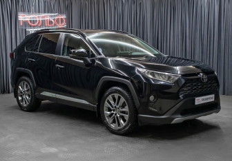 Подержанный автомобиль Toyota RAV4 2020 года (3 фото)