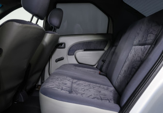 Подержанный автомобиль Renault Logan Sedan 2006 года (12 фото)
