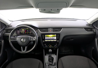 Подержанный автомобиль Skoda Octavia Liftback 2018 года (14 фото)