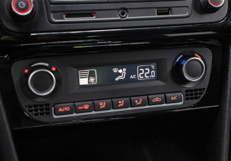 Подержанный автомобиль Volkswagen Polo Sedan 2017 года (18 фото)