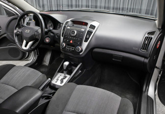 Подержанный автомобиль Kia Ceed Hatchback 2011 года (11 фото)