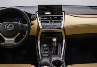 Подержанный автомобиль Lexus NX 2015 года (14 фото)