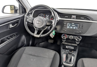 Подержанный автомобиль Kia Rio Hatchback 2021 года (25 фото)