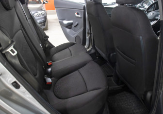 Подержанный автомобиль Kia Rio Hatchback 2014 года (12 фото)