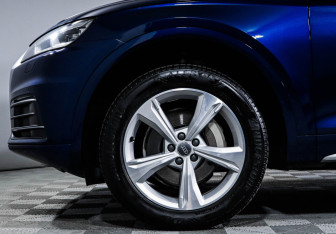 Подержанный автомобиль Audi Q5 2017 года (15 фото)