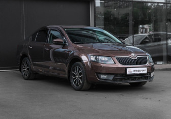 Подержанный автомобиль Skoda Octavia Liftback 2014 года (3 фото)