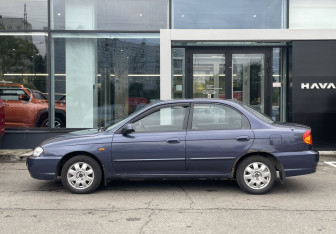 Подержанный автомобиль Kia Spectra Sedan 2006 года (8 фото)