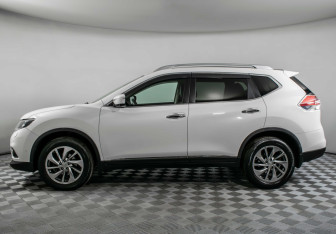 Подержанный автомобиль Nissan X-Trail 2017 года (8 фото)