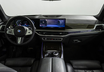 Подержанный автомобиль BMW X7 2023 года (15 фото)