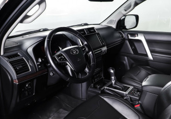Подержанный автомобиль Toyota Land Cruiser Prado 2020 года (10 фото)