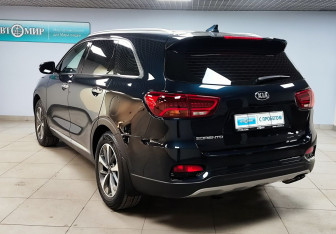 Подержанный автомобиль Kia Sorento 2017 года (7 фото)