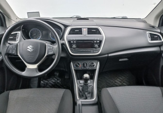 Подержанный автомобиль Suzuki SX4 Hatchback 2014 года (12 фото)