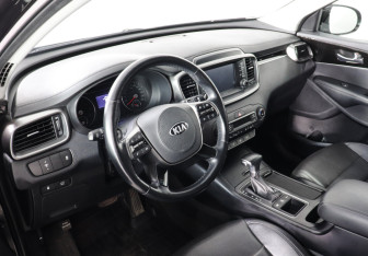 Подержанный автомобиль Kia Sorento 2018 года (9 фото)