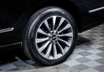 Подержанный автомобиль Lincoln Navigator 2021 года (15 фото)