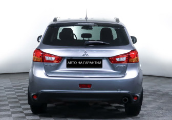 Подержанный автомобиль Mitsubishi ASX 2013 года (6 фото)
