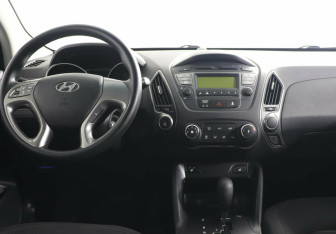 Подержанный автомобиль Hyundai ix35 2014 года (9 фото)