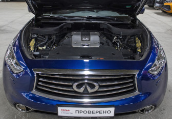 Подержанный автомобиль Infiniti QX70 2013 года (9 фото)