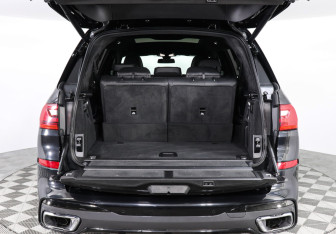 Подержанный автомобиль BMW X7 2021 года (3 фото)