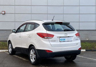 Подержанный автомобиль Hyundai ix35 2012 года (7 фото)