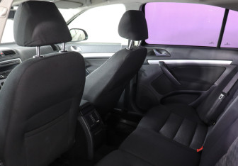 Подержанный автомобиль Skoda Octavia Liftback 2011 года (8 фото)