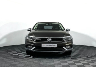 Подержанный автомобиль Volkswagen Passat Wagon 2017 года (2 фото)